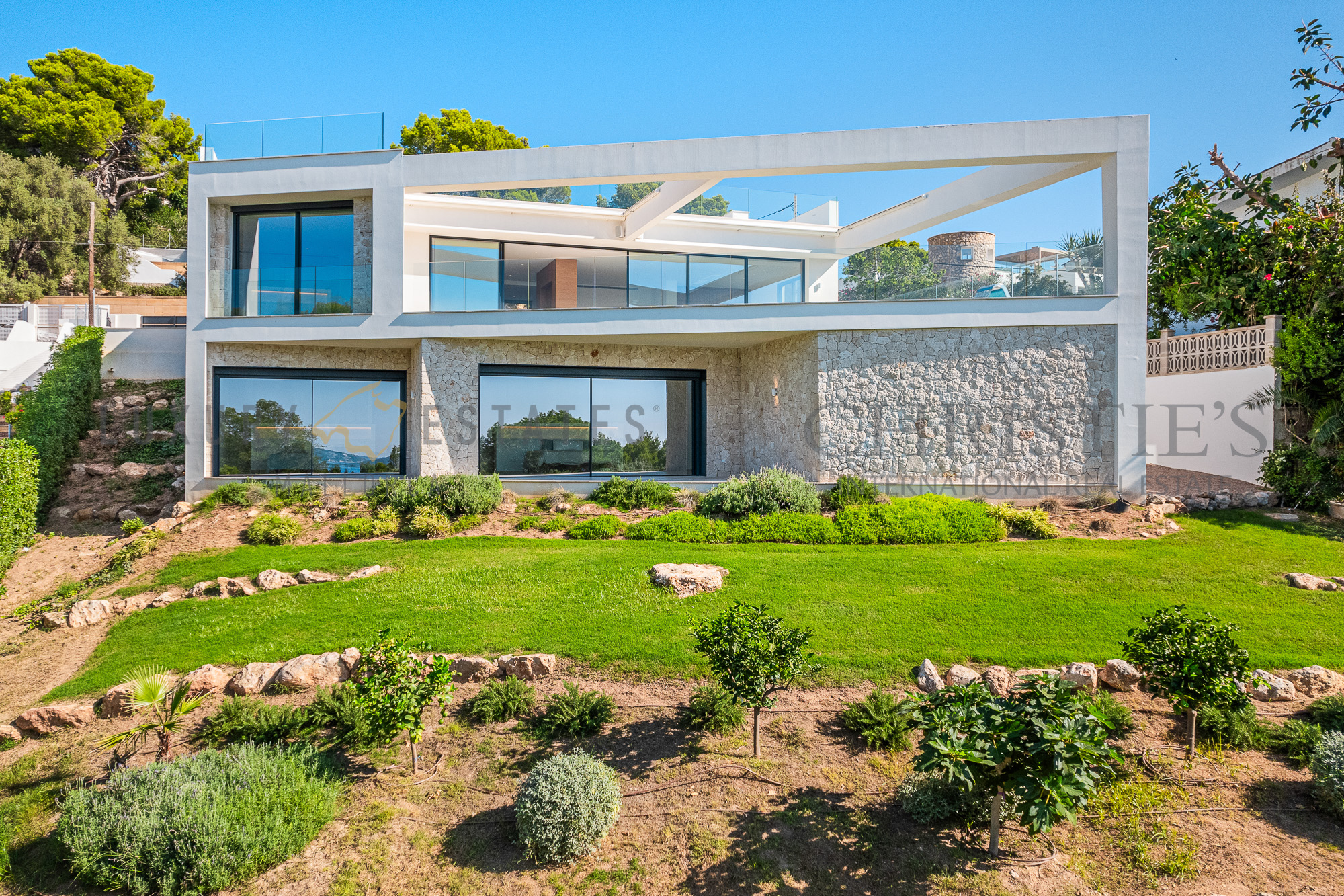 Moderne Neubavilla in Costa d'en Blanes mit schönem Meerblick